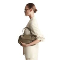 COS) 몽마르뜨 보울링백 가죽 브라운백 €110.00