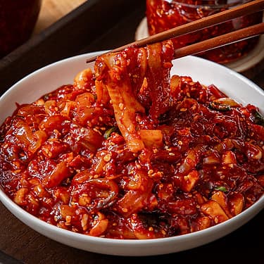 매콤달콤 쫄깃 오징어젓갈 500g 1+1 총2통 (10,900원 / 무료배송)